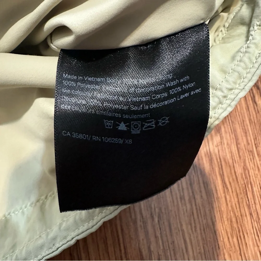 Lululemon Dew Green Always Effortless long Sleeve jacket size 6 windproof